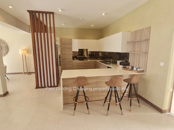 3 Bedroom penthouse Pointe aux Cannoniers 