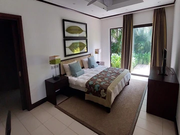 5 Bedroom Villa