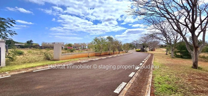 Exceptional plot of 288 toises (1,095?m² / 25 perches) located in the heart of the prestigious gated community of Roy...