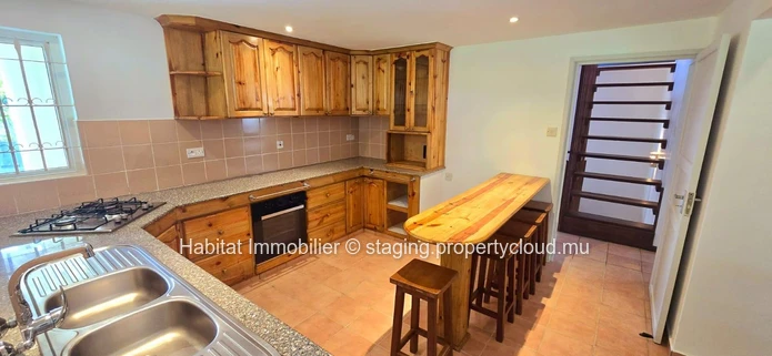 A VENDRE - Belle maison non meublée de 371 m2 sur un terrain de 286 toises à Floréal