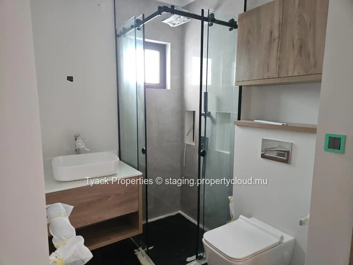 Elegant 2-Bedroom Villa with Pool & Office Space – Cap Malheureux