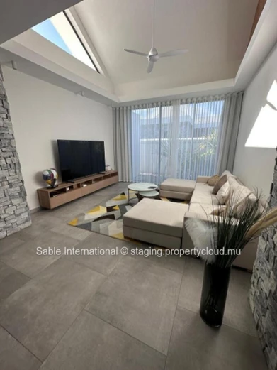 Villa à vendre Pereybere, 438m², 4 chambres, piscine privée, proche commodités. Climatisée, garage.