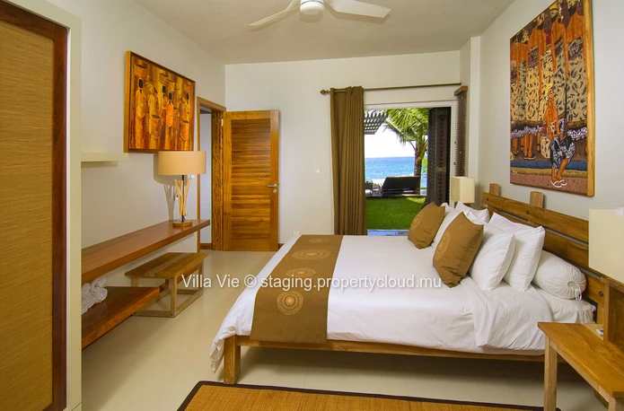  Pointe aux Canonniers : Luxury 4-Bedroom Villa with Sea View and Access