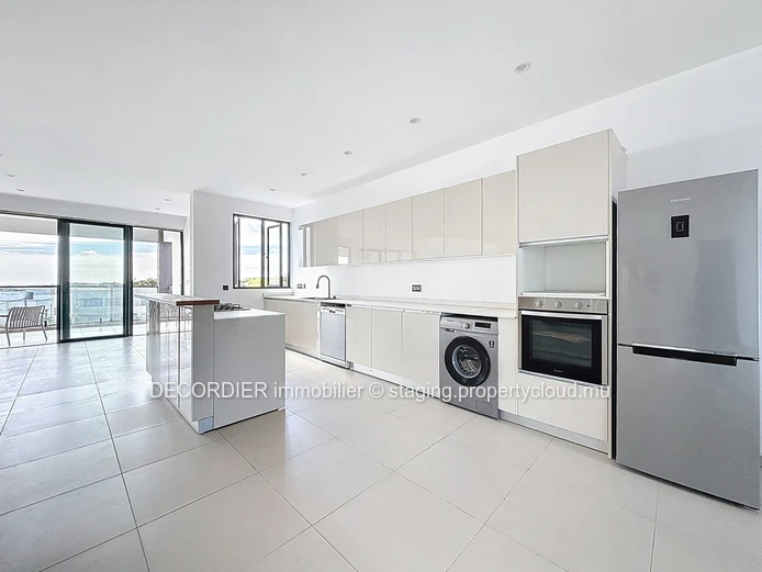 Penthouse with sea view in Albion