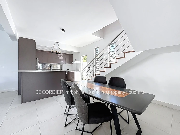 Stunning new house with swimming pool and garden