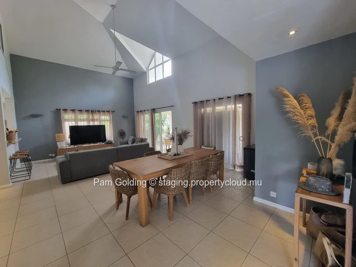  Villa in a Prime Black River Location
