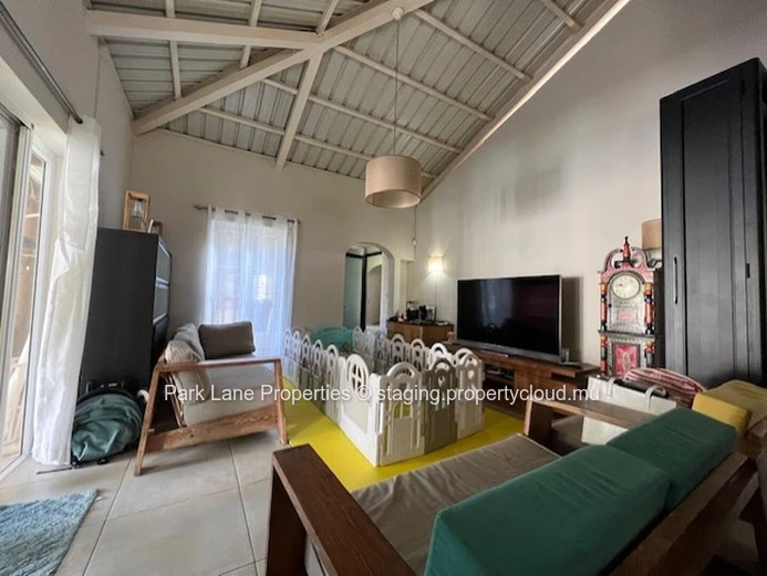 Cozy modern 3-bedroom oasis for sale in Tamarin