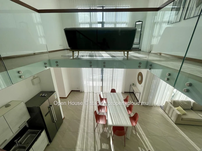 VILLA PDS à louer, Grand Baie, 350m², 4 chambres, piscine privée, proche de toutes commodités. Prix Rs 160 000.