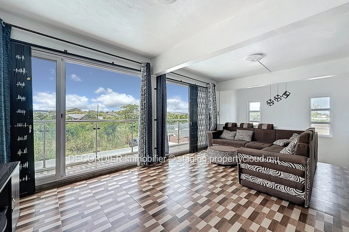 176 sqm Home Ideally Located in Sottise