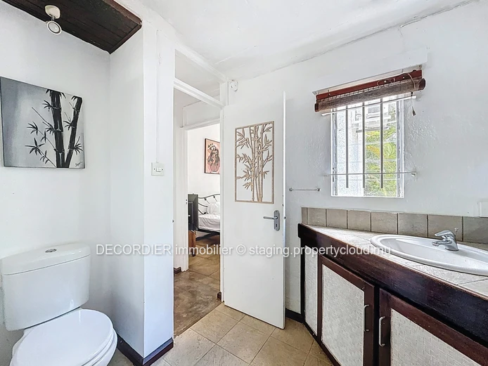 Charming home with spacious garden