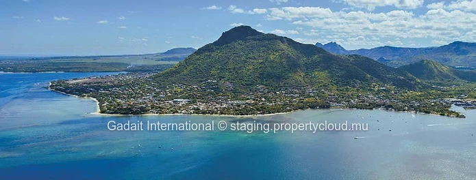 Blue Vista V1 : prestigious villa on 2534m² with private pool in Rivière Noire