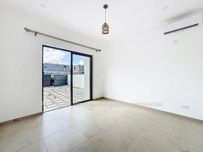 New villa in a residential area (Sole Mandate)