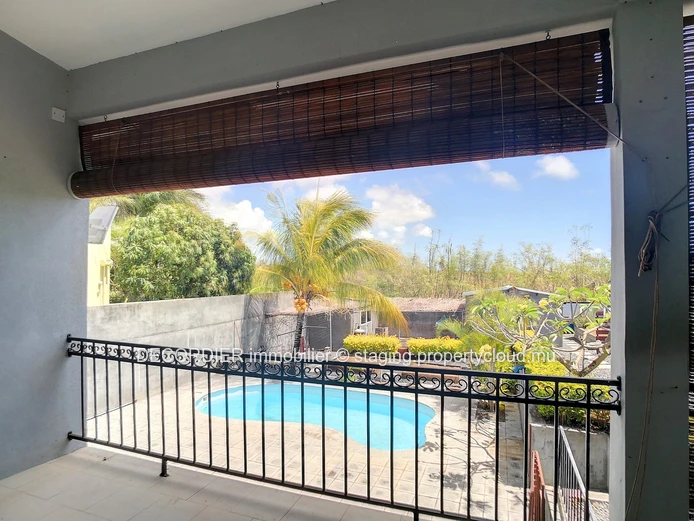 Jolie maison avec piscine et jardin