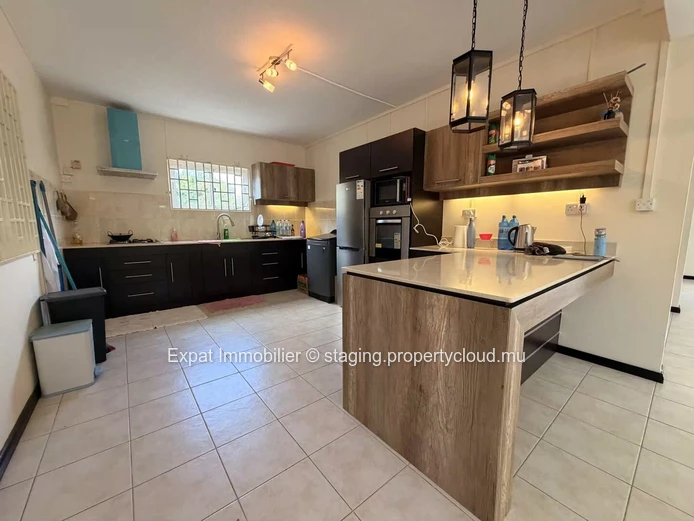 3-Bedroom Detached Villa for Rent – Pereybere, Large Tropical Garden