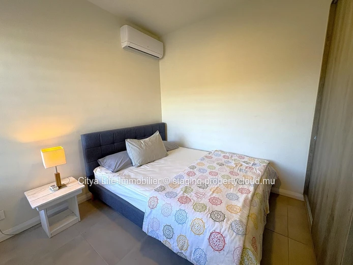 REZ+2 à vendre à Pereybere, 105m², 2 chambres, piscine commune, terrain en pleine propriété, parking, chauffe-eau sol...