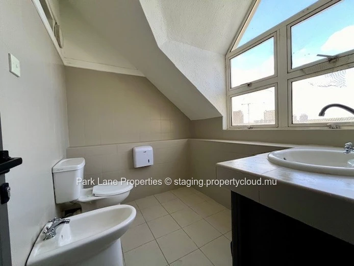 Ideal Office Space in the Heart of a Vibrant District 