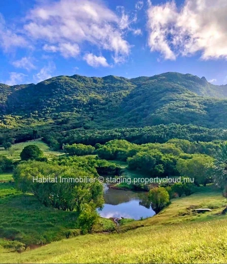 A VENDRE - OPPORTUNITE A SAISIR !!! Magnifique terrain de 83 toises bénéficiant d'une vue exceptionnelle sur la monta...