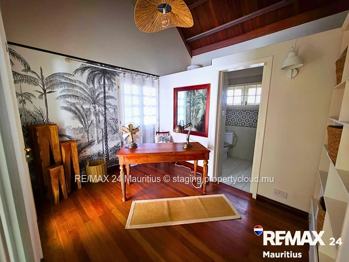 Villa coloniale de prestige à Pointe aux canonniers - 5 chambre, jardin 2 400 m², à 100 m de la mer