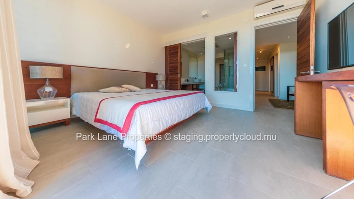 Home style apartment with magnificent sea and mountain views (Sole Mandate)