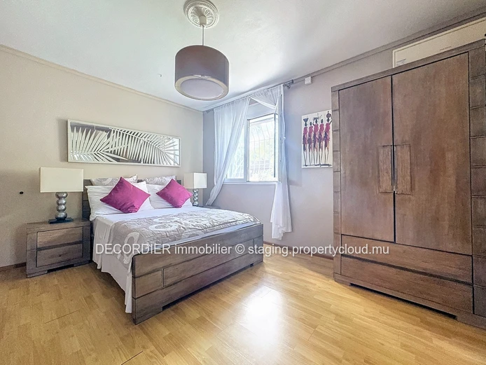 Contemporary house with swimming pool and garden - Accessible to foreigners