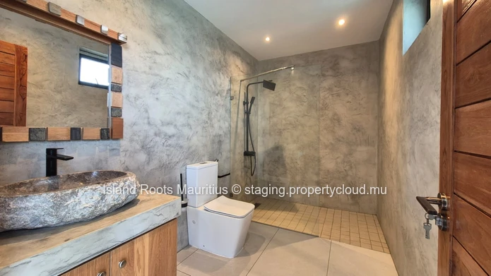 Grande Baie Chemin Vingt Pieds: 3-Bedroom House for Sale - Ideal for Families!