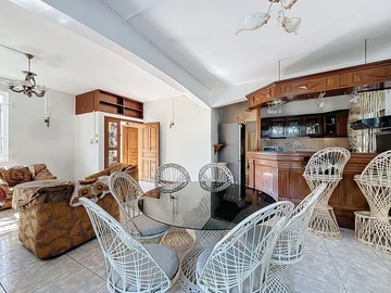 6 Bedroom House