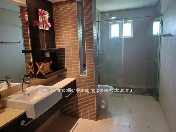 A vendre - Ensemble residentiel securisé- Townhouse/Duplex semi meublée - proche centre Grand Baie (Mandat exclusif)