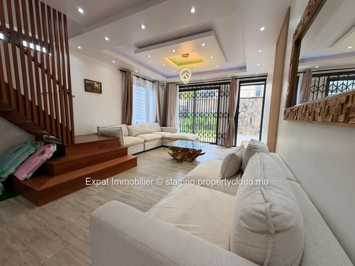 5-bedroom family villa + study for rent – Pointe aux Canonniers, Coastal Road
