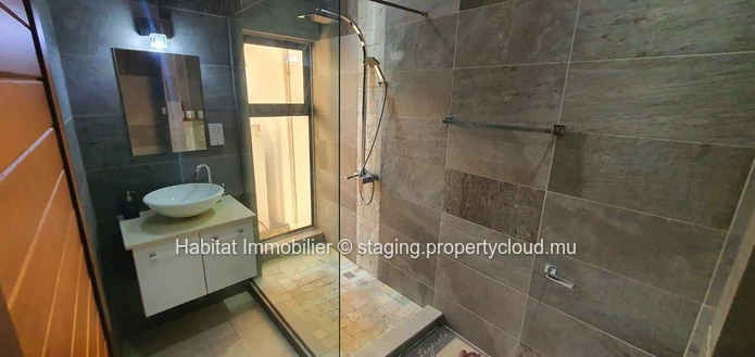 FOR SALE - sumptuous furnished and equipped single storey contemporary villa of 267 m2