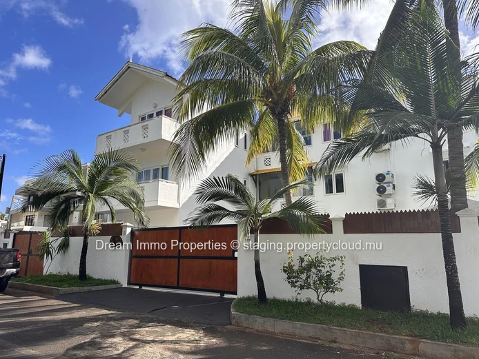 Complexe Residentiel De 6 Appartements Proche Plage De Flic En Flac - Ile Maurice