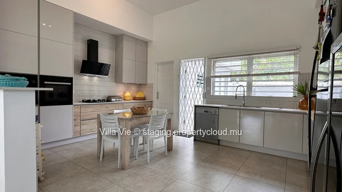 Élégante villa de 4 chambres avec bureau/studio, et piscine privée