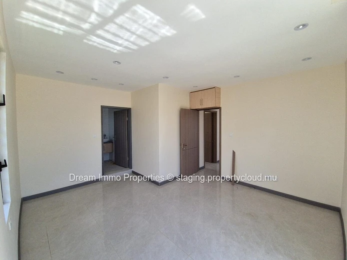 Villa Neuve De 4 Chambres Bien Située A Pereybere – Ile Maurice