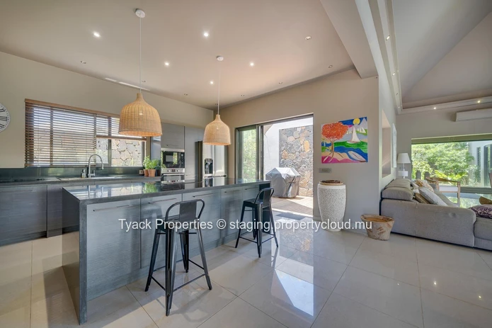 Luxury Villa with Private Pool and Spacious Living – Grand Baie