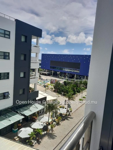Appartement RES à vendre à Grand Baie, 120m², 2 chambres, piscine commune, accessible aux étrangers, proche des comme...
