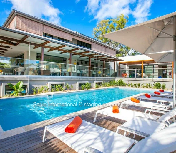 Villa PDS 181m², 3 chambres, piscine privée, proche bus et golf, meublée, climatisée, lumineuse.  à Rivière Noire.