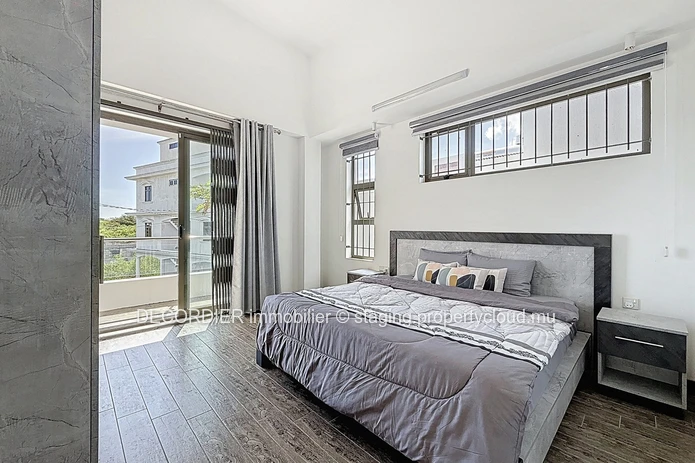 Découvrez cette maison idéalement située et sécurisée