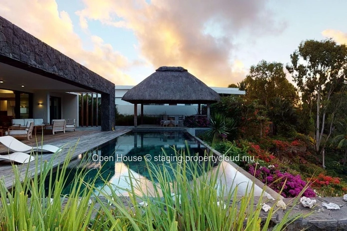 Luxury Villa, Ocean Front, Golf, 4 bedrooms, 4 bathrooms, swimming pool. Accessible at foreigners.