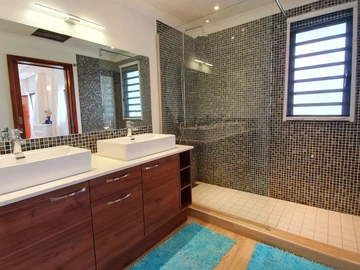 5 Bedroom Villa