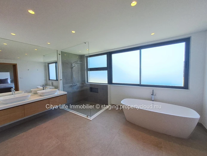 Villa IRS à vendre à Beau Champ, 492m² habitables sur 2.252m² de terrain, 4 chambres, piscine privée, proche des comm...