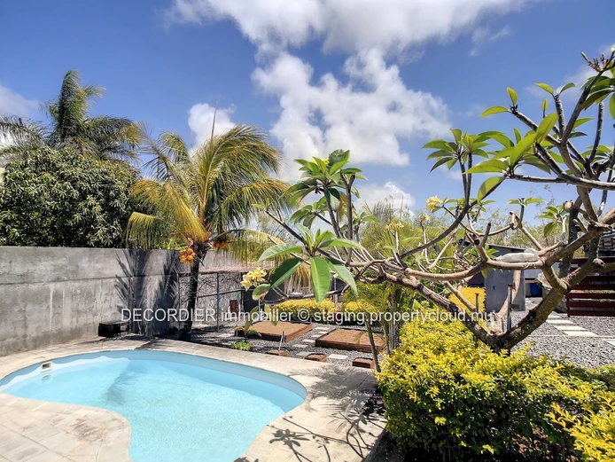 Jolie maison avec piscine et jardin