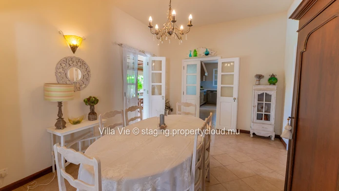 Beau Plan - Spacious 5-bedroom colonial house with swimming pool and big garden