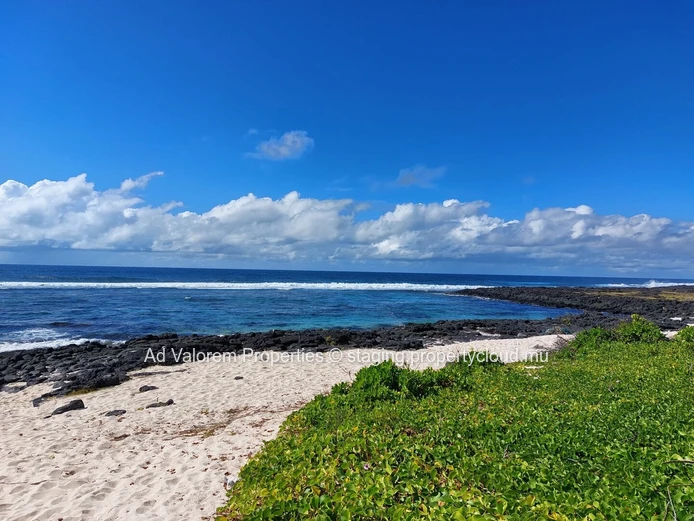 Unique Opportunity - Stunning 3-Bedroom Beachfront Apartment in Poste Lafayette (Sole Mandate)