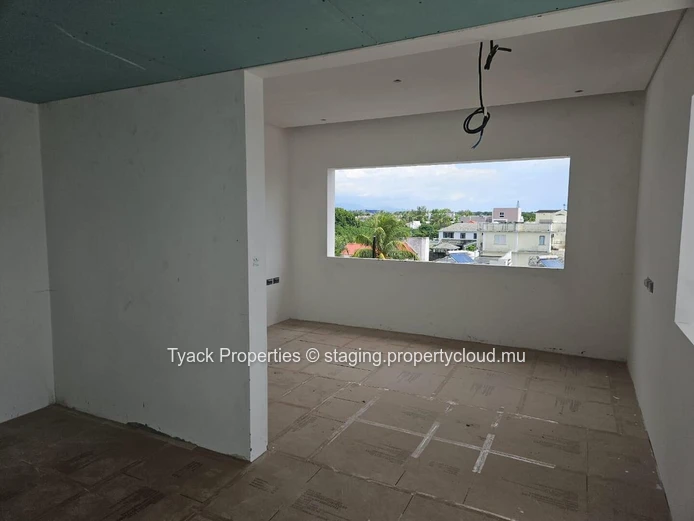 Exclusive Penthouse for Sale in Péreybère – 3 Bedrooms, Private Balcony & Shared Pool