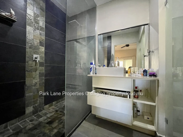 Apt Ground+2 scheme à Bain Boeuf disponible à la vente.