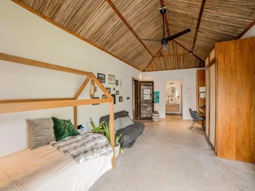 6 Bedroom House