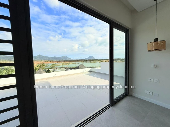 Amazing Beachfront Penthouse With Sea & Mountain View At Black River - Mauritius