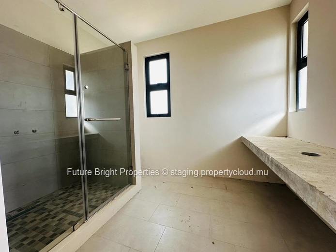House for Sale on the West Coast (Green Creek) – Great Potential to Personalize