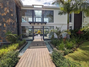 5 Bedroom Villa