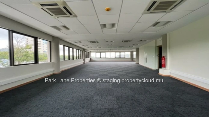 Prime 100 m² office space on the first floor in Ebene’s vibrant business district – Ideal for businesses