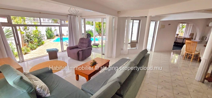 Charming unfurnished family house of 325 m2 on a plot of land of 93 toises, ideally located in a quiet residential ar...